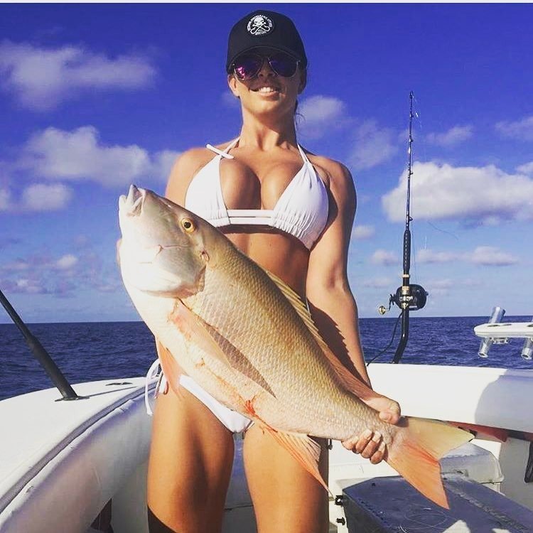 Женщина на рыбалке